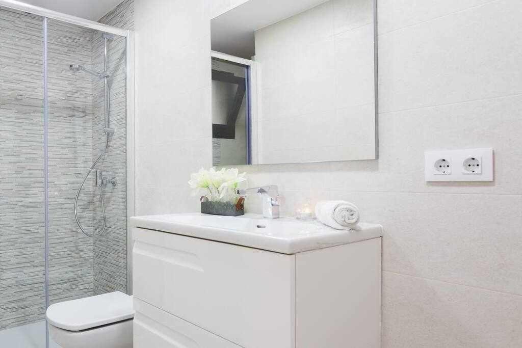 Apartamento para 4 con terraza privada en el centro Gerona Exterior foto